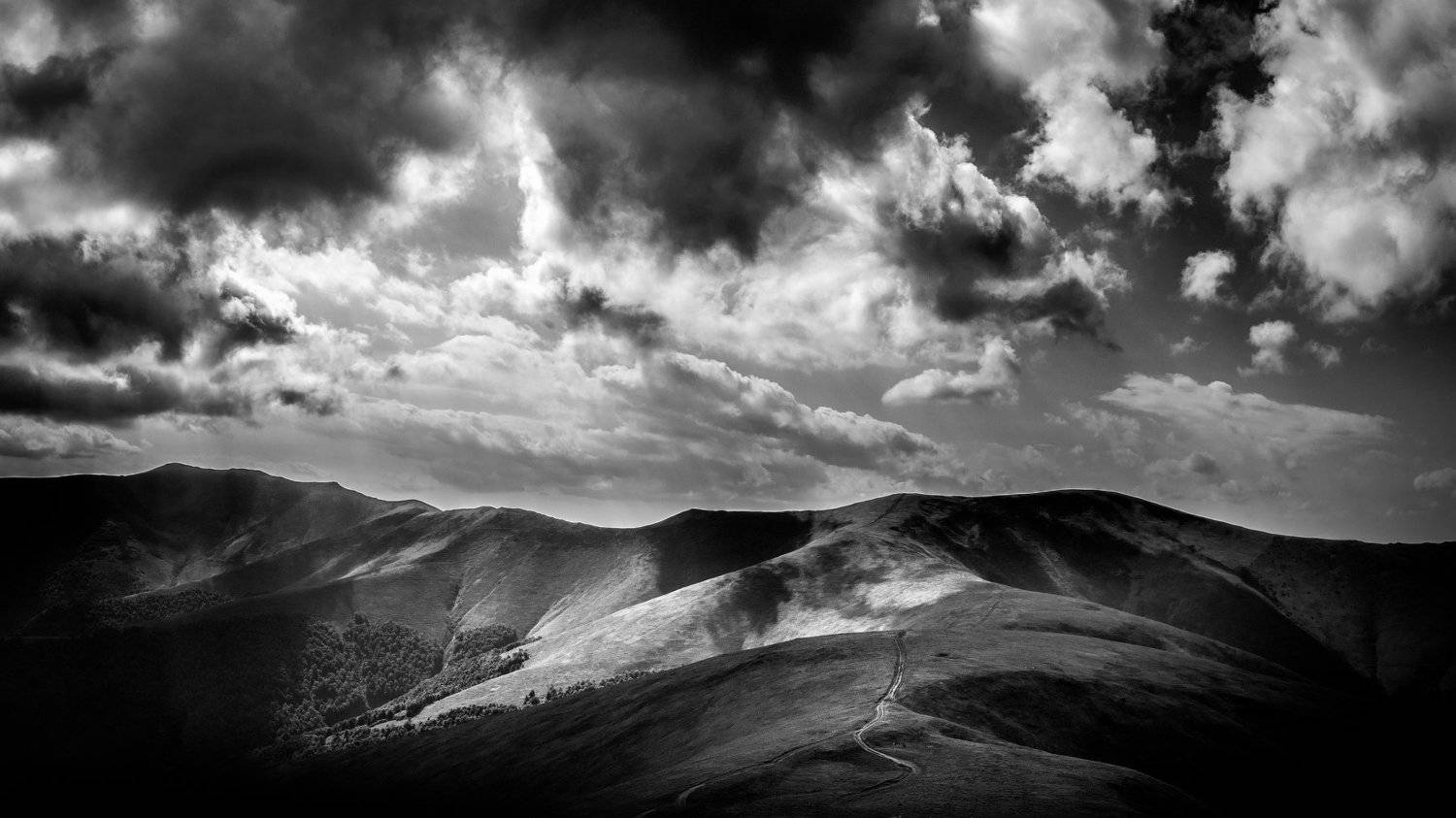 Road to the mountains. Автор: Полина Хрол landscape, landscapephotography, mountain, mountainlandscape, mountains, mountainscape, scape, ukraine, blackandwhite, blackandwhitephotography, blackwhite, пейзаж, горы, облака,чёрно-белое, чб, Полина Хрол