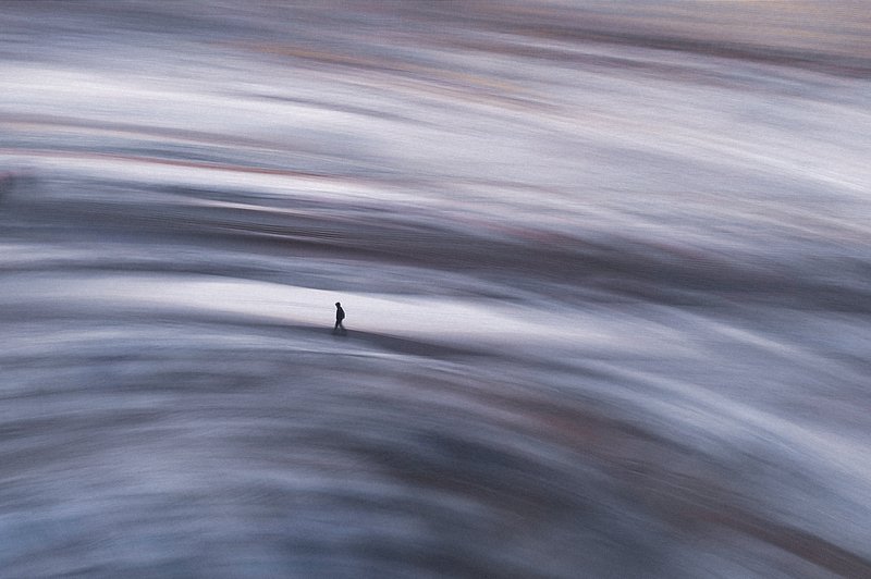 один человекphoto preview