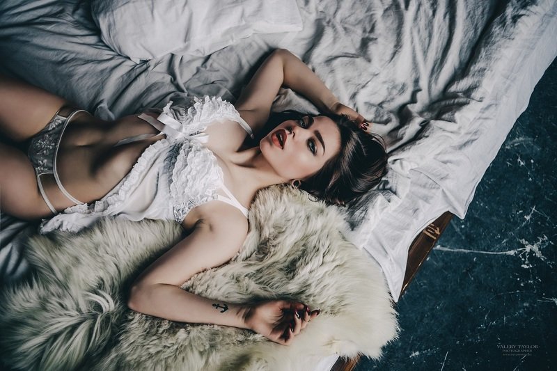 фотограф москва девушка модель студия свет фотография тело красота canon позирование гламур портрет стиль В ожидании...photo preview