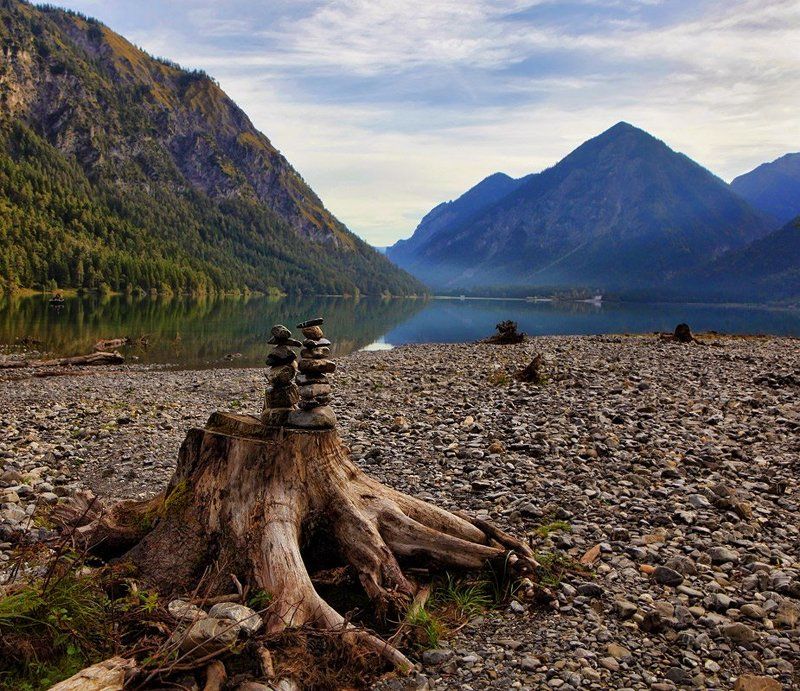 австрия, озеро,горы на тихом озереphoto preview