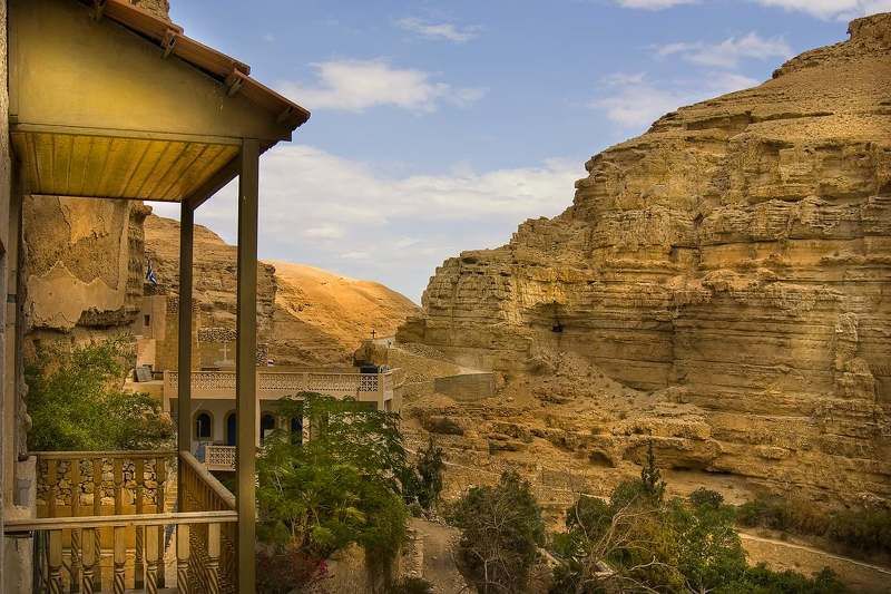 Город в горахphoto preview