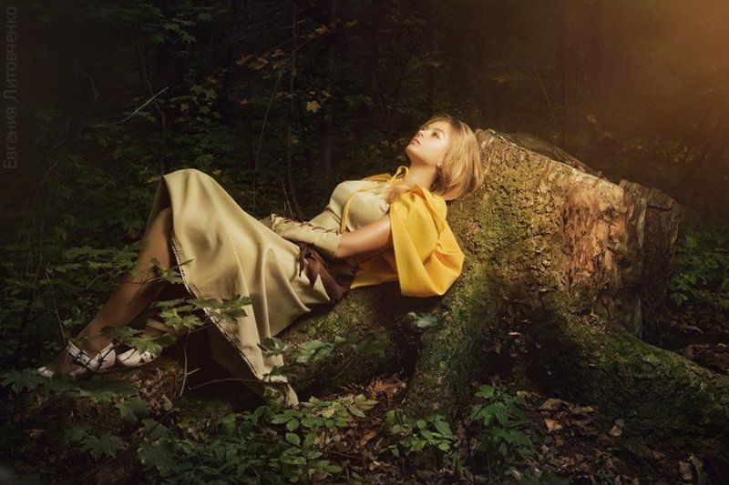 Желтый плащикphoto preview