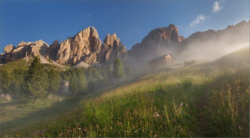 на туманных альпийских тропинкахphoto preview