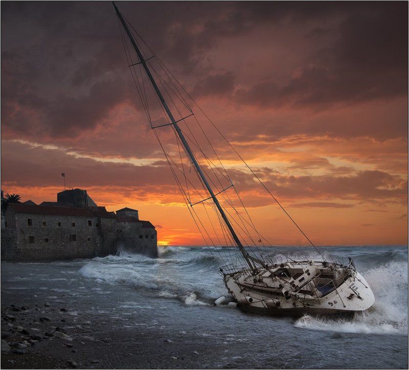 буря, волны, замок, крепость, море, яхта, крушение, берег Утро. После буриphoto preview