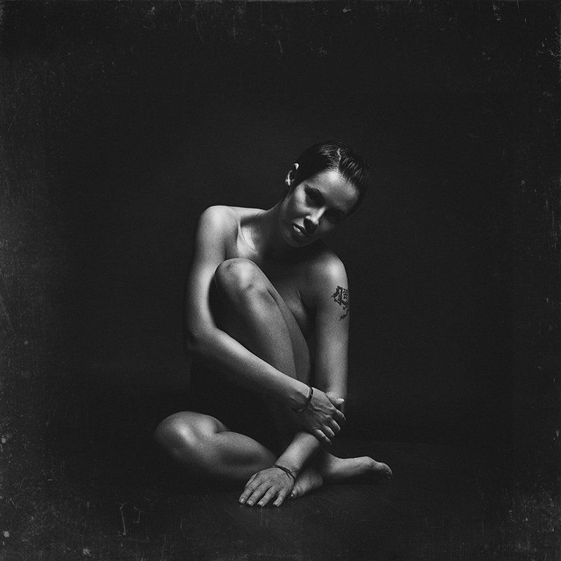 портерт, чб, свет и тень, тело Безликаяphoto preview