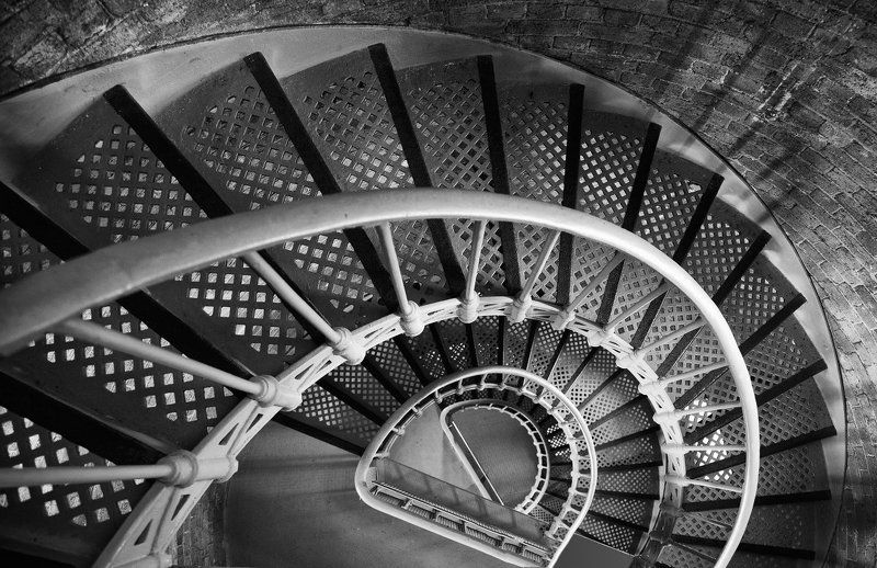 Вверх по лестнице, ведущей вниз.photo preview