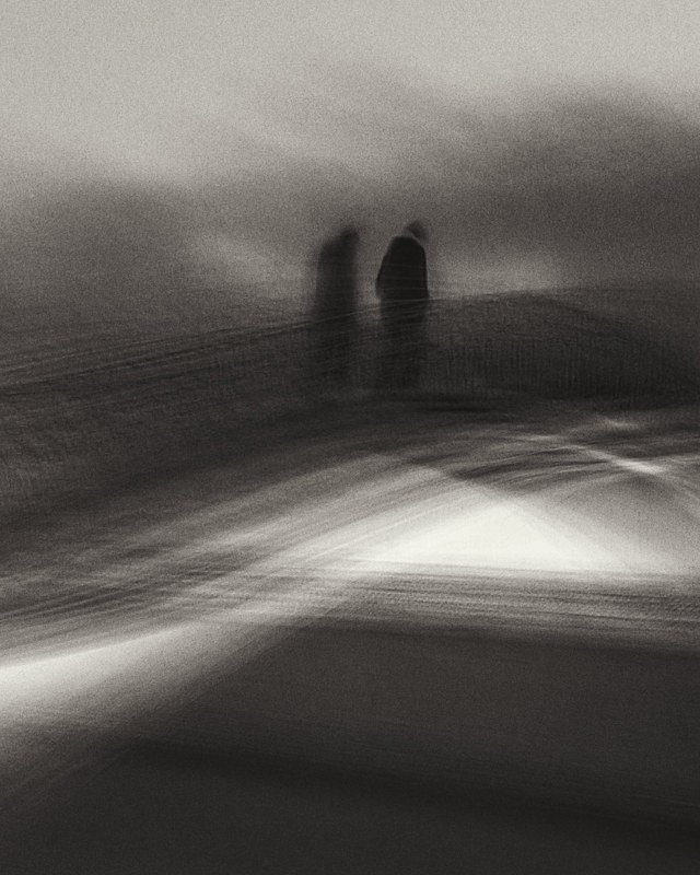 Люди на мостуphoto preview