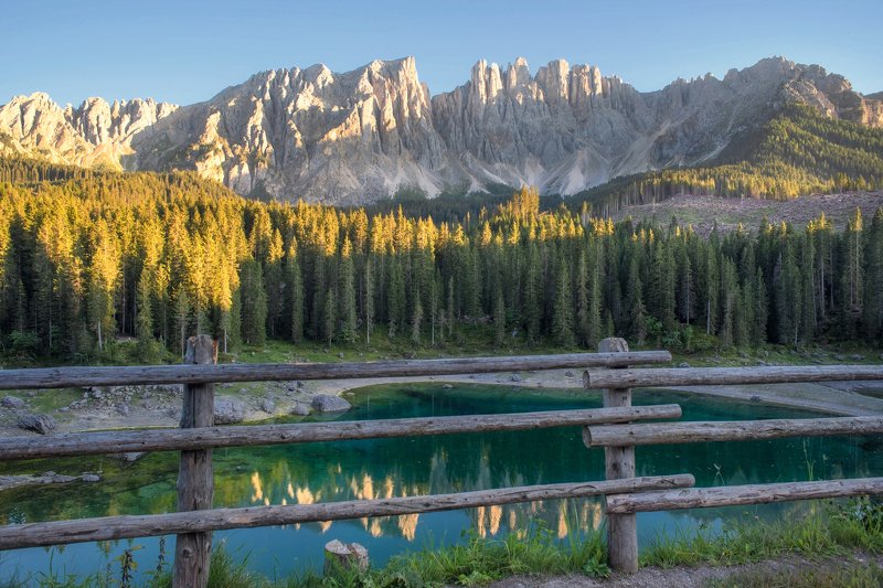 италия,доломиты вечер на озере Кареццаphoto preview