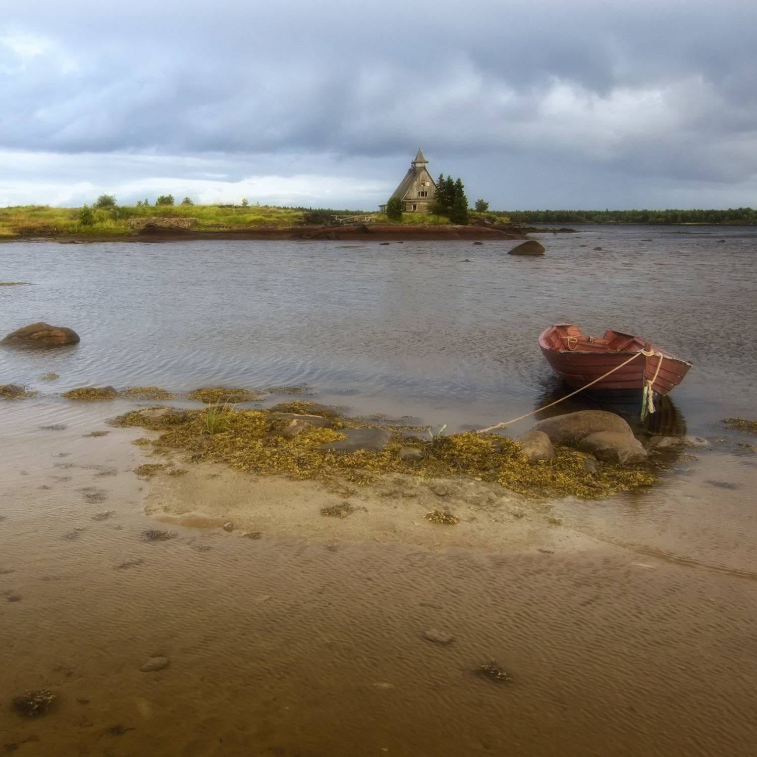 Прогулка под дождем.. Автор: Анатолий Салтыков карелия,берег,лодочка,непогода., Анатолий Салтыков