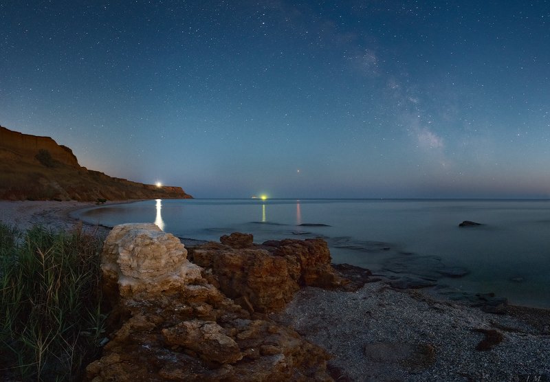 звездное небо, млечный путь, море, мыс Аджияск, ночное небо, панорама, пейзаж, звездная ночь, Украина, Черное море, ночная фотография, Black sea, milky way, starry sky, seascape, travel, Ukraine, stars, summer, panorama, night, stones, long exposure Наступает ночь ... фото превью