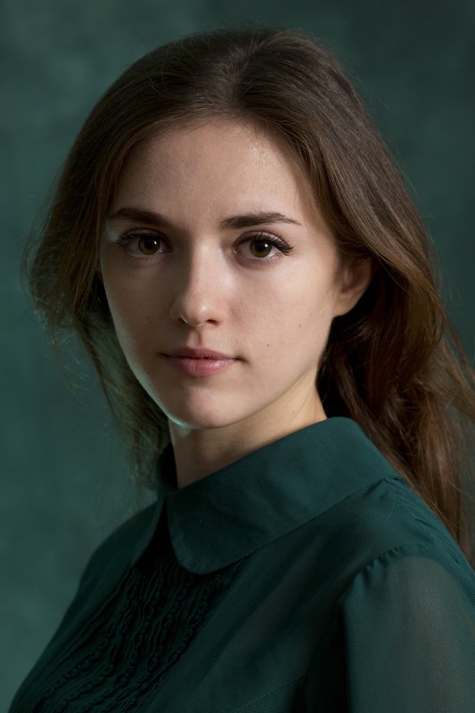 portrait girl woman studio canon canonlens Oleg_Grachev b&w color Annaphoto preview