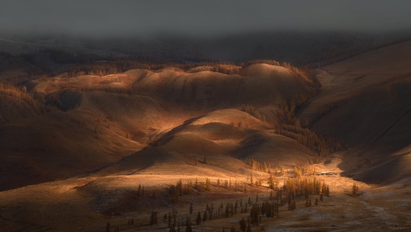 алтай, горы, курай, курайский хребет, облака, утро, свет, домик, холмы Курайское утроphoto preview