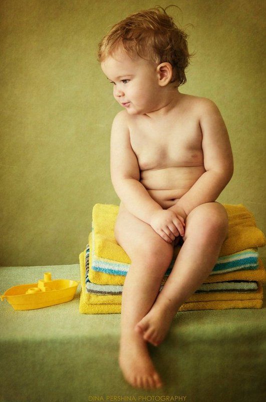 Мальчик с корабликом...photo preview