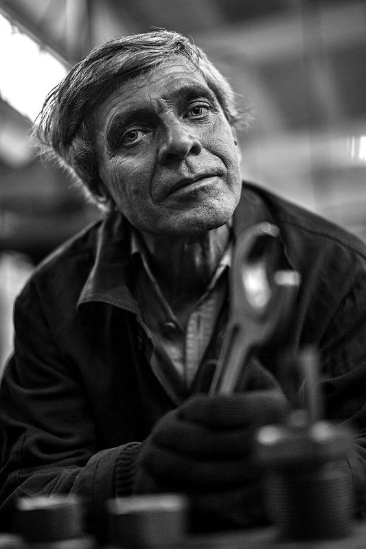 Портрет работника завода.photo preview