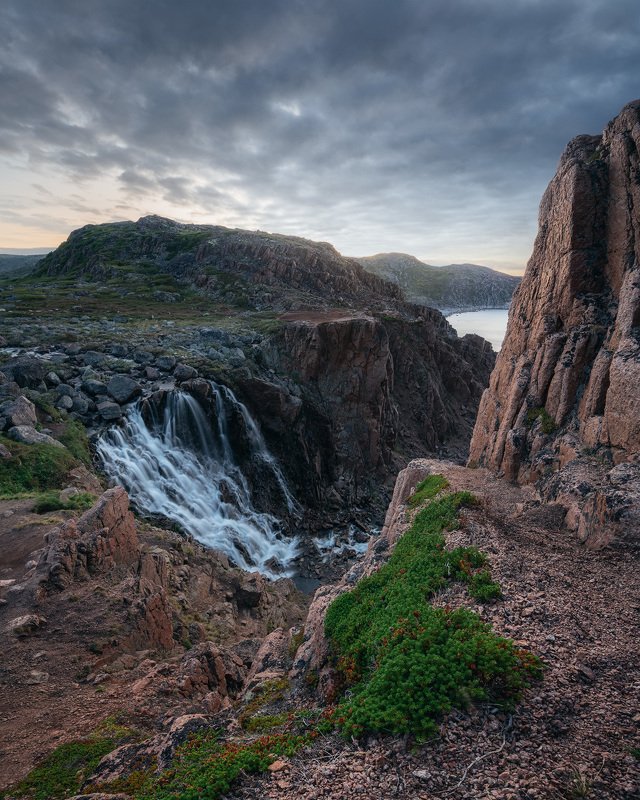 Вон за тем холмом медведи едят китаphoto preview