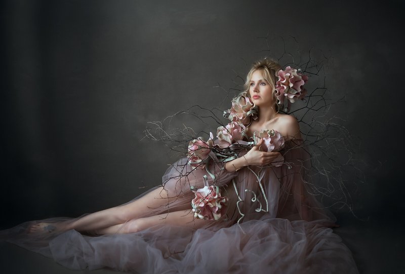 красиваяженщина ,портрет, одна , цветы, арт Nadinphoto preview