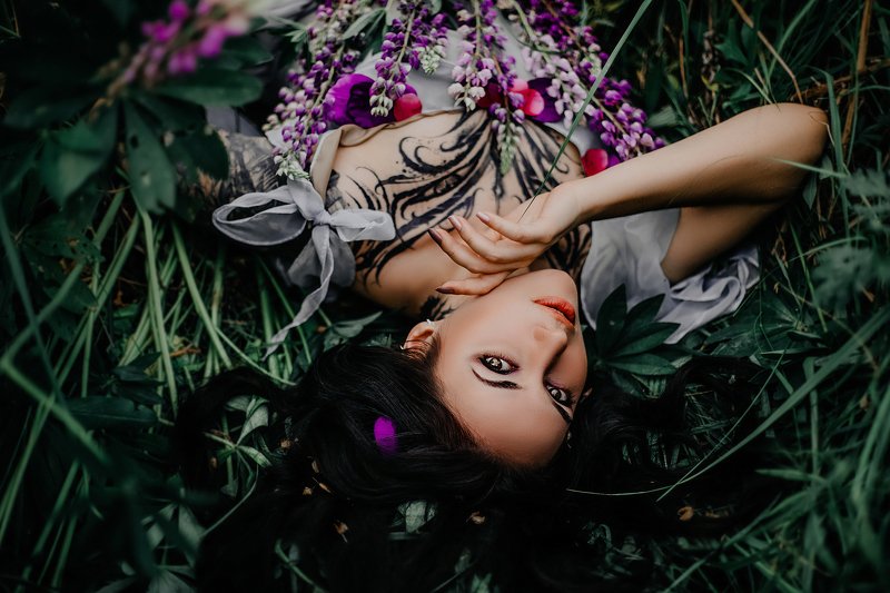 фотограф москва девушка модель студия свет фотография тело красота canon позирование грамур портрет стиль В люпинахphoto preview