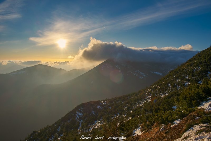 #nature, #туман, #лес, #oсень, #украина, #карпаты, #пейзаж, #закат, #туман, #солнце, #свет, #mountain range, #mountains, #туризм, #лес, #nature, #природа, сонце “запалює” ранкові Карпати фото превью