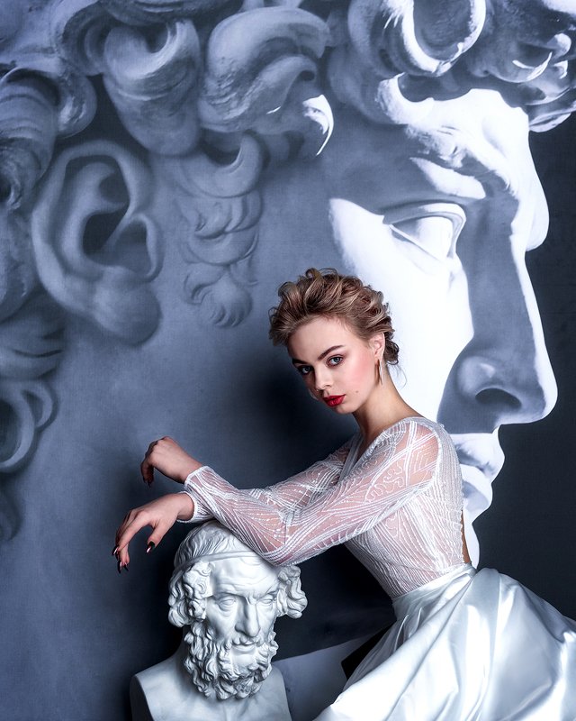 fine art, stone head, portrait, blond, портрет, мраморная голова, девушка, блондинка, красные губы, red lips Alivephoto preview