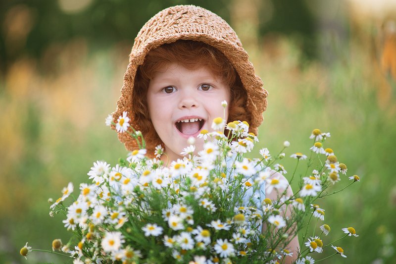 Девочка ребенок портрет ромашки лето Марусяphoto preview