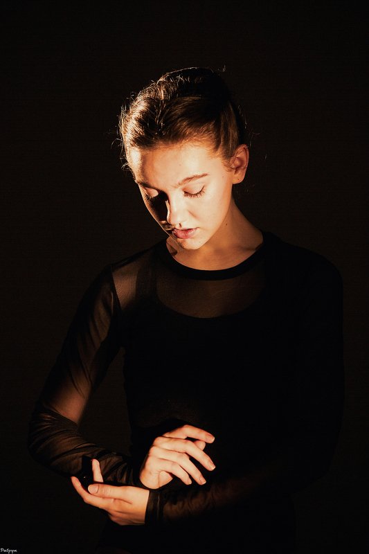 Руки и светphoto preview