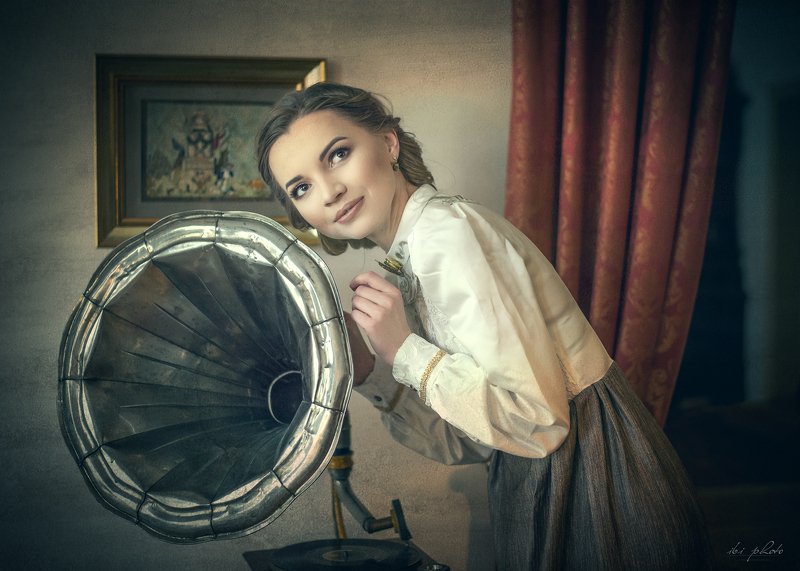 female portrait retro vintage woman Listen...photo preview