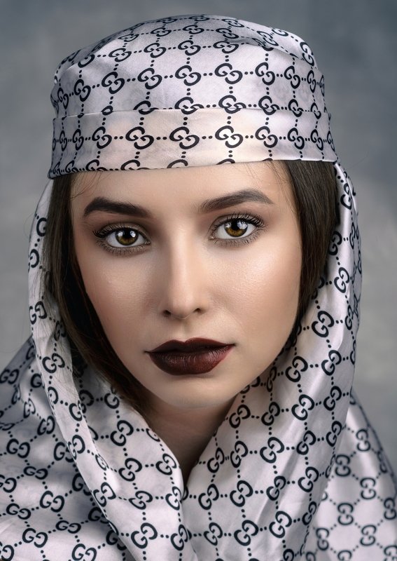 В платкеphoto preview