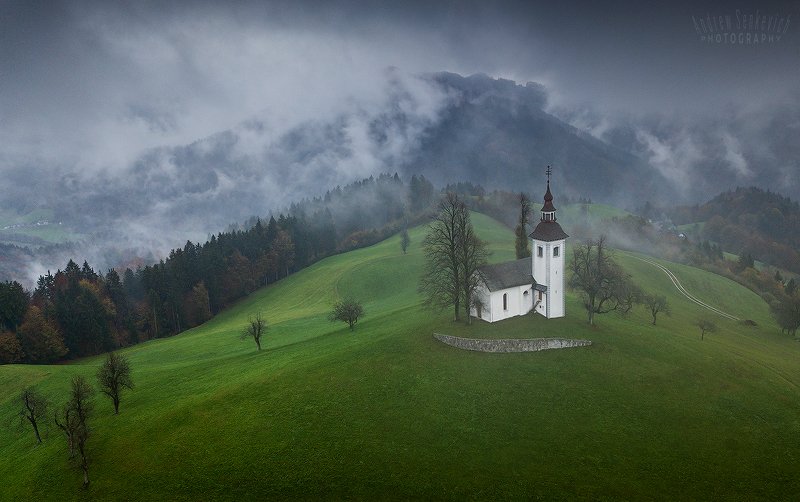 словения, slovenia Словенские церквушки в хмурую погодуphoto preview