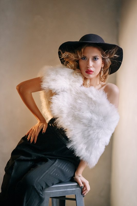 Роковая красоткаphoto preview