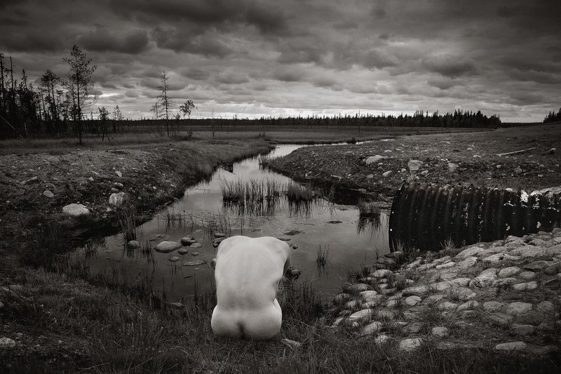 пейзаж, ню, голый, торс, черно-белое, река, труба Адам 2.0photo preview