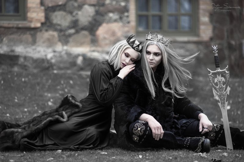 Черное королевство, короли, блонины, красивые модели, черное, белое, сказочная фотосессия, волшебство  Темное королевствоphoto preview