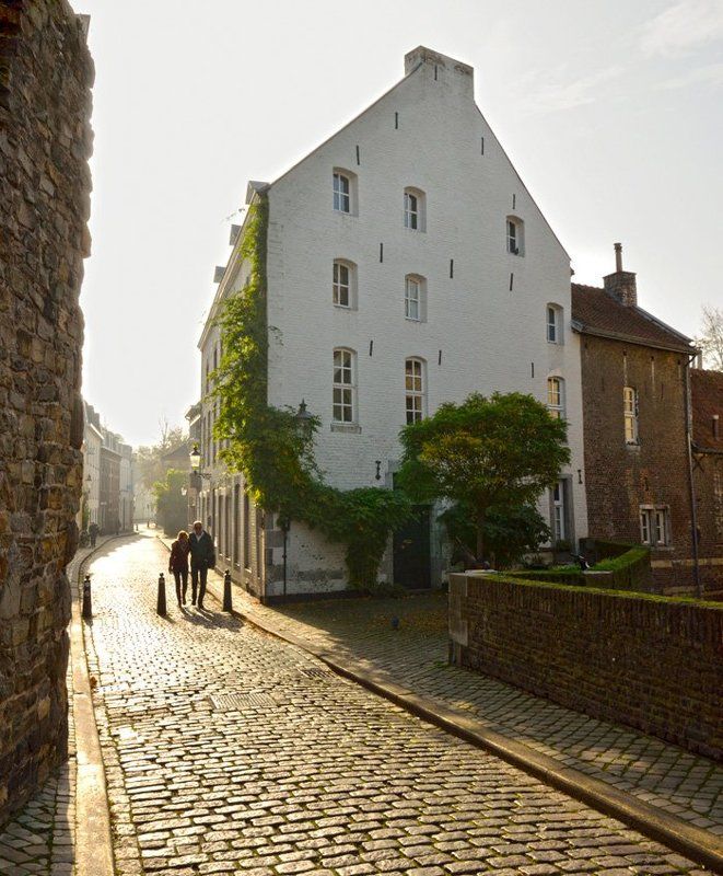 нидерланды, маастрихт В городе утро...photo preview