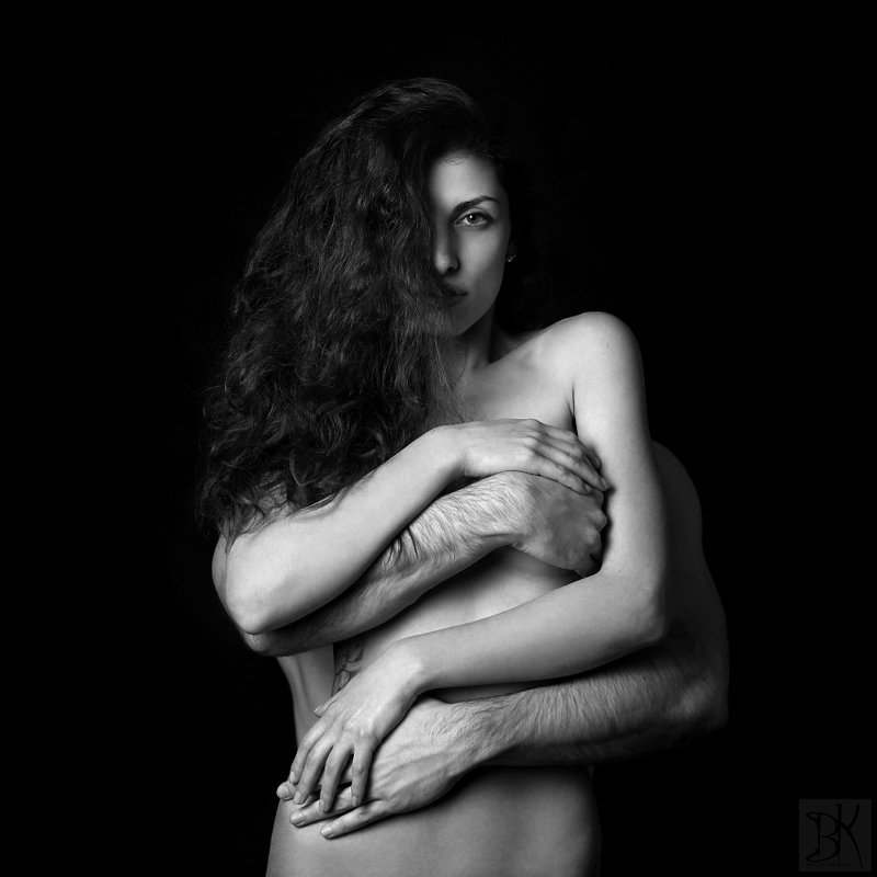 bw, contrast, fineart, nude, studio, portrait, hands Entwinedphoto preview