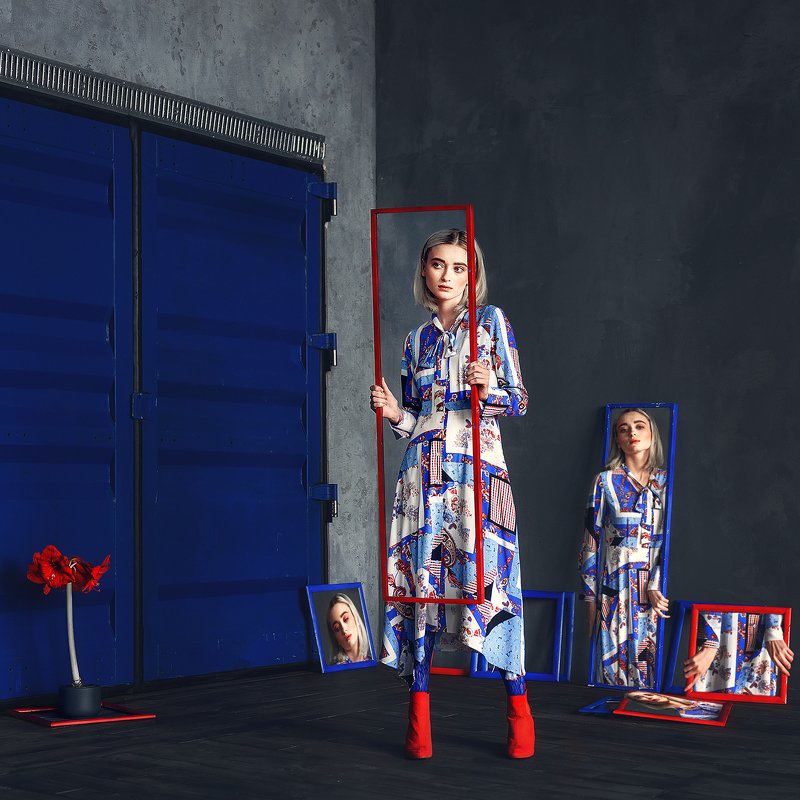 fine art, portrait, woman, blond, red, blue, corner, портрет, девушка, блондинка, красный, синий Anotherphoto preview