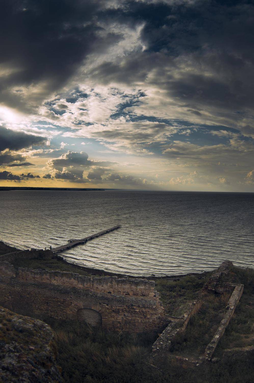 Dniester Estuary. Автор: Полина Хрол estuary,fortress,skyscrapers,ukraine,water,waterscape,dniester,sunlight,sunrise,sunset ,sunshine, пейзаж, белгород-днествровский лиман, белгород-днестровск, лиман, украина, аккерман, Полина Хрол