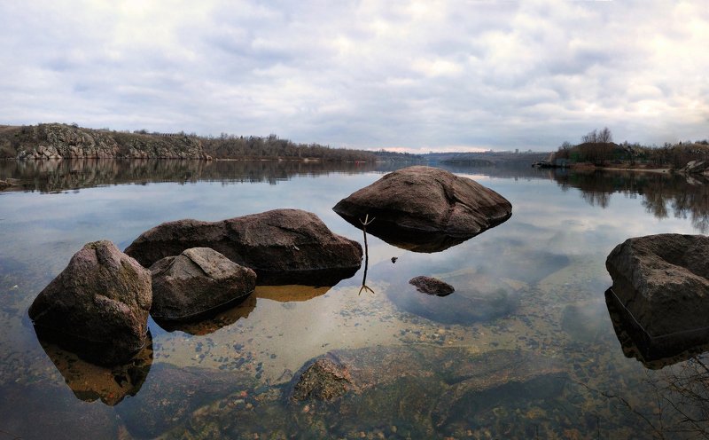 вода,камни,отражение,пейзаж,река,берег,скалы,landscape,релакс,тишина,свет,февраль,evening,хортица,запорожье February eveningphoto preview