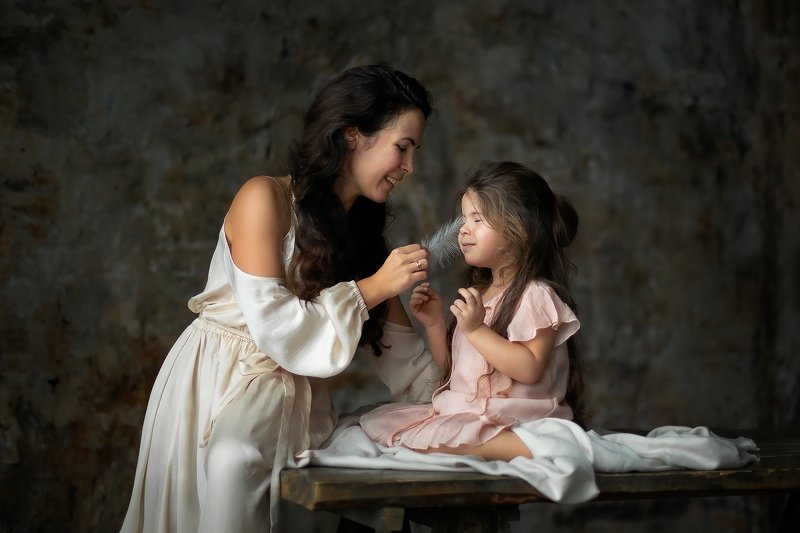 семья. мать и дочь. любовь. дети. Нежностьphoto preview