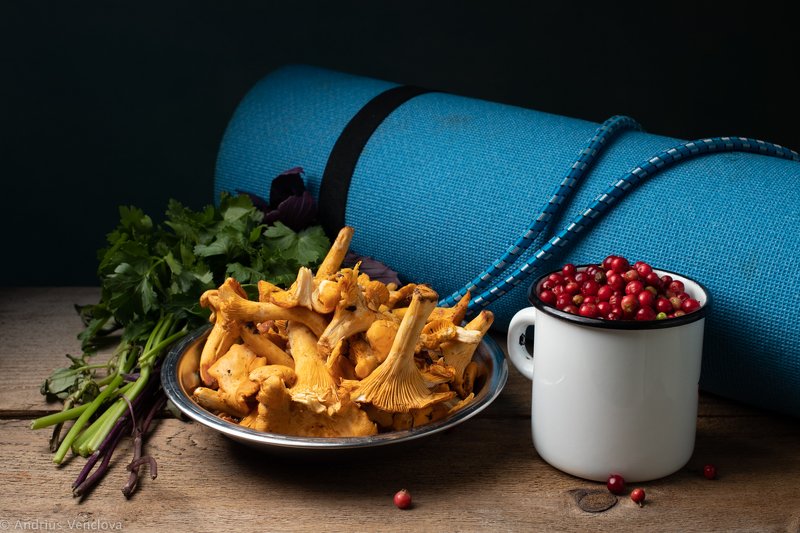 Chanterelle and lingonberryphoto preview