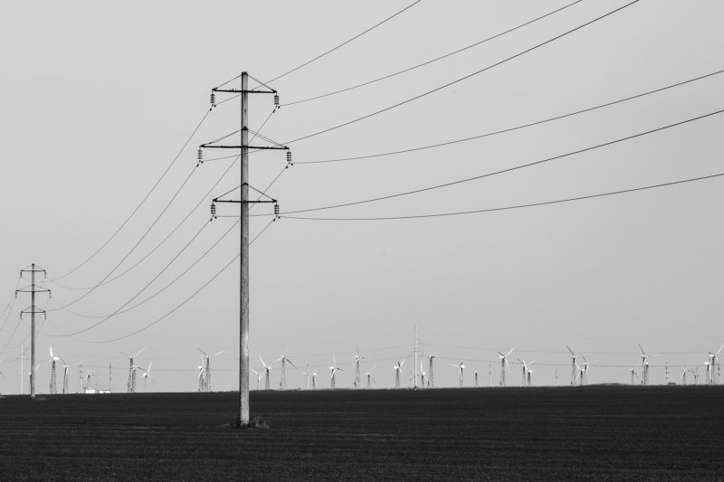 провода, поле, безмятежность, ветряки, чёрнобелое, wires, field, serenity, windmills, black and white Безветренностьphoto preview