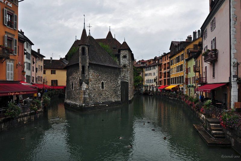 Palais de l`Isle. Пасмурноphoto preview