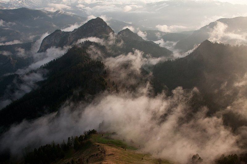 Над хребтами с облакамиphoto preview