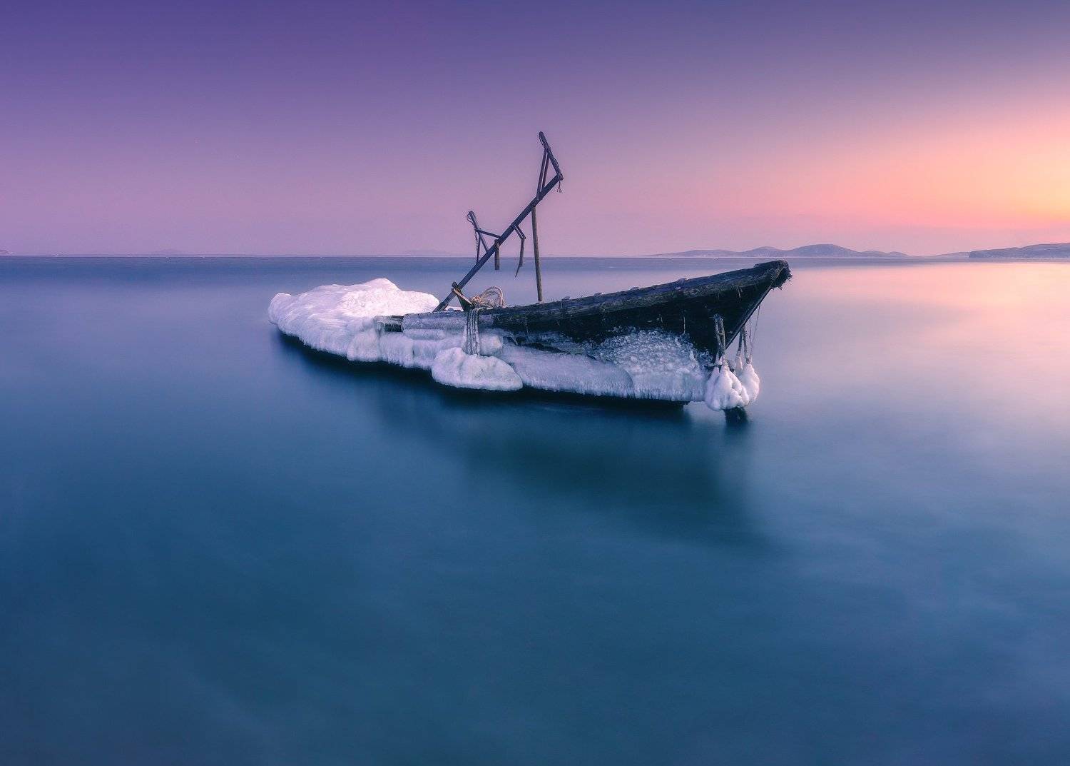 ***. Автор: Андрей Кровлин сумерки, море, лодка, зима, Андрей Кровлин