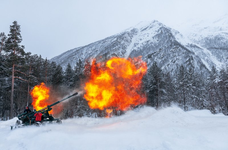terskol, elbrus, mountains, avalanche descent, gun, shot, snow, shooting, fire, терскол, эльбрус, пушка, выстрел, зима, снег, горы Обстрел горного склона из пушек (для спуска лавин)photo preview