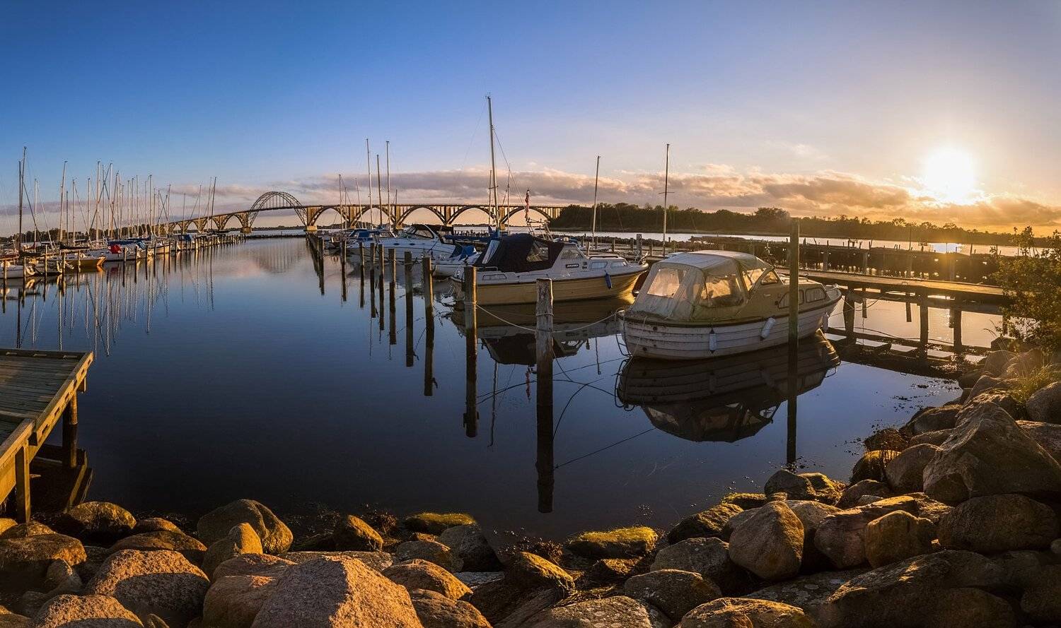 Дания. Вечер на пристани.. Автор: Marat Max (Марат Макс) дания, пристань, лодки, море, мост, солнце, небо,, Marat Max (Марат Макс)