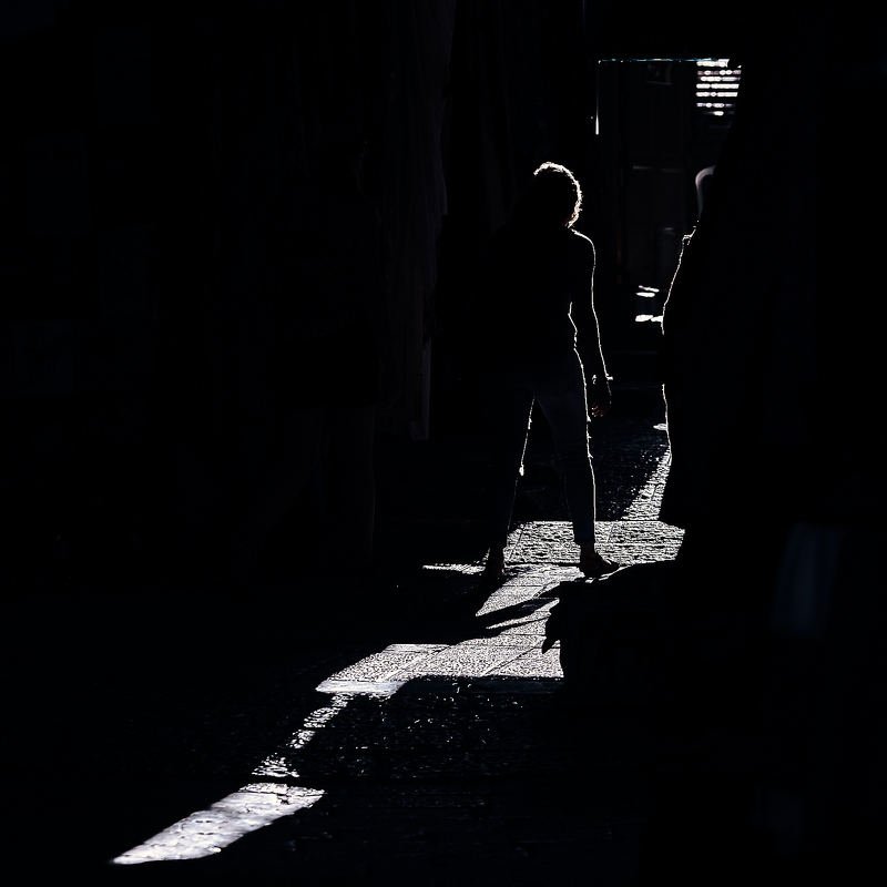 иерусалим, израиль, стрит, улица, тень, свет, женщина Навстречуphoto preview