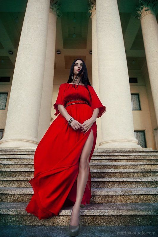 Lady in redphoto preview