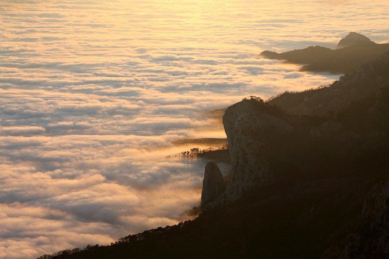 крым, вид с ай-петринской яйлы на запад. На закатеphoto preview