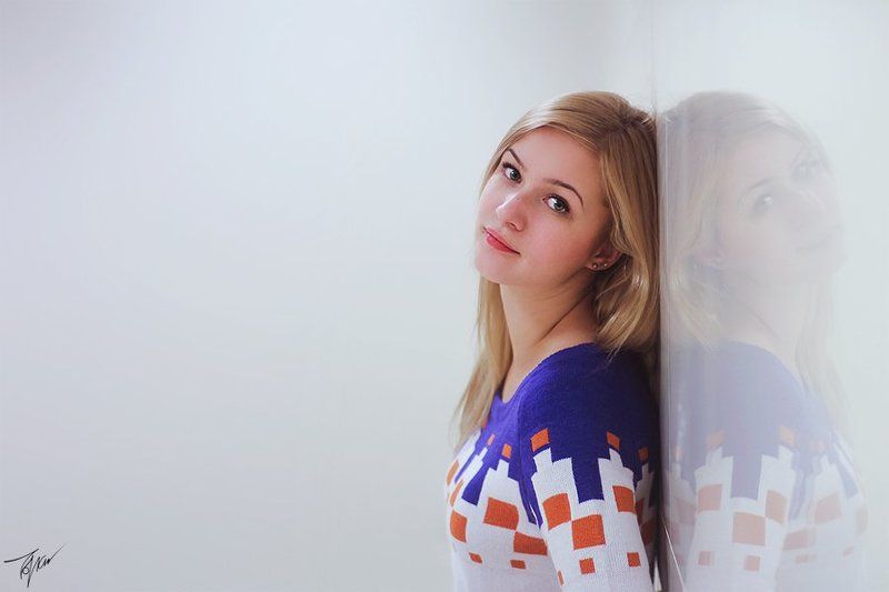 taya, тая, девушка, girl, wall, coat, white, свитер, стена, белая, autumn, осень Tayaphoto preview