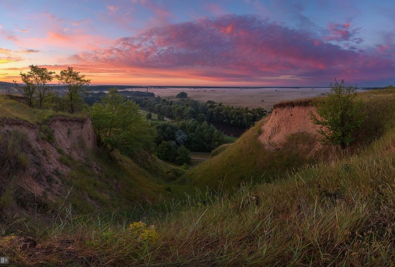 вид, глина, деревья, изгиб, лето, небо, облака, панорама, пейзаж, рассвет, свет, туман, утро, холмы, кусты, долина реки Идиллия утреннего совершенстваphoto preview