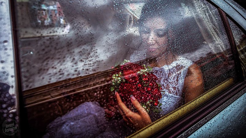 свадьба, невеста, авто, дождь, капли, букет, окно photo preview